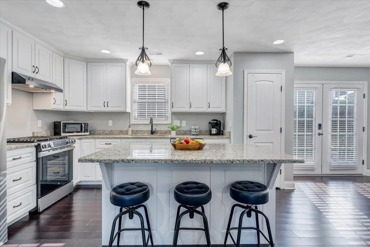 700 Bradford CIR - Photo 11