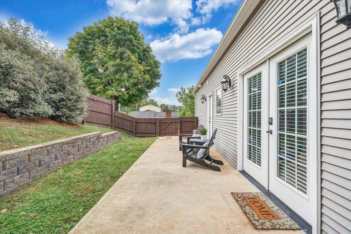 700 Bradford CIR - Photo 32