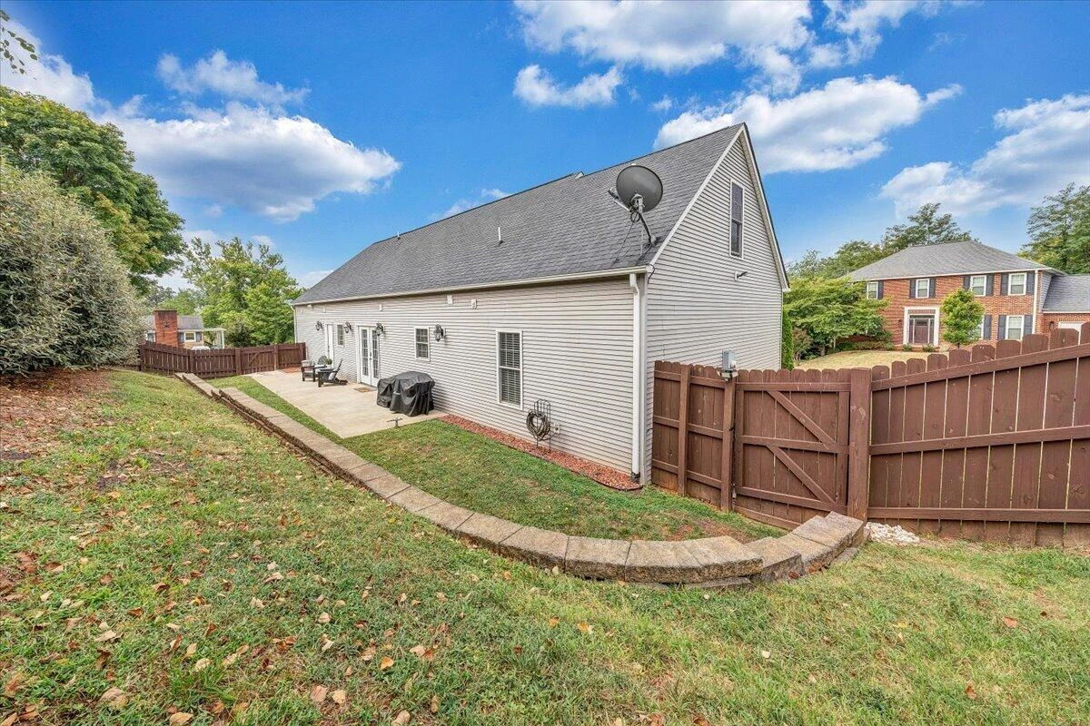 700 Bradford CIR - Photo 33
