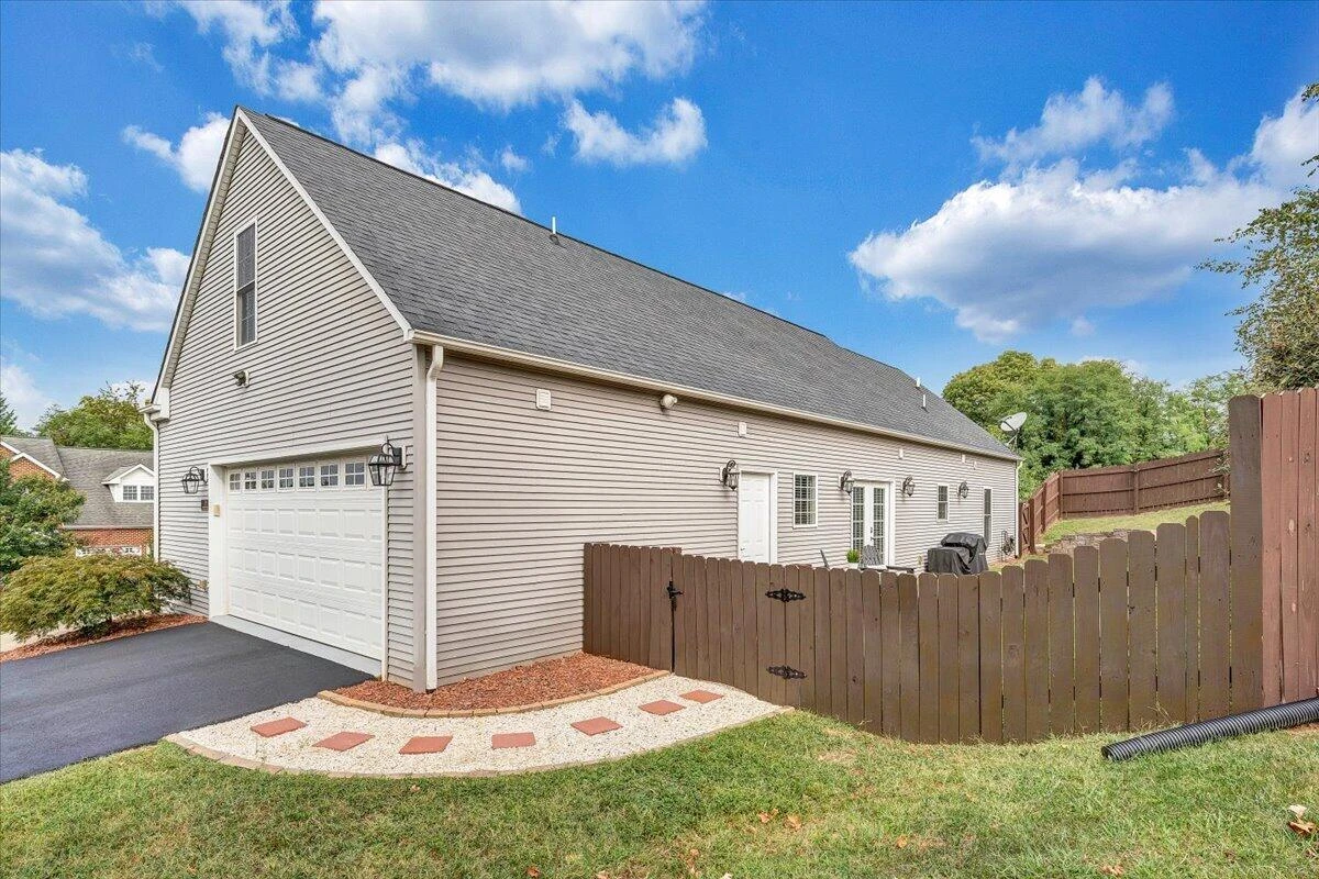 700 Bradford CIR - Photo 34