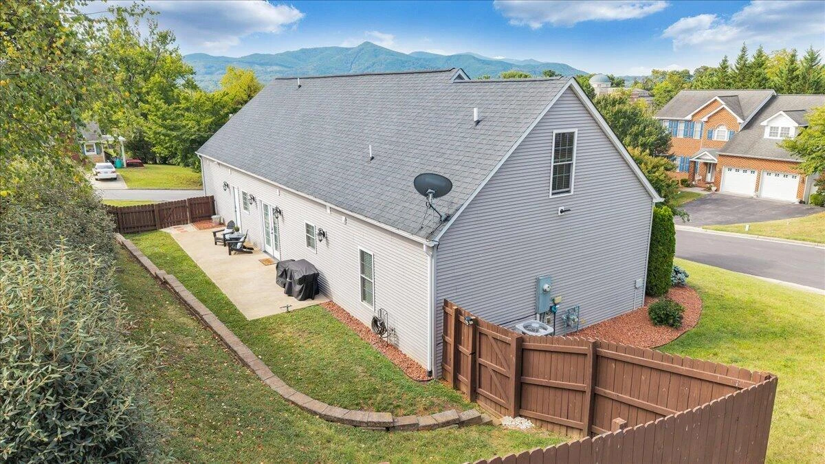 700 Bradford CIR - Photo 35