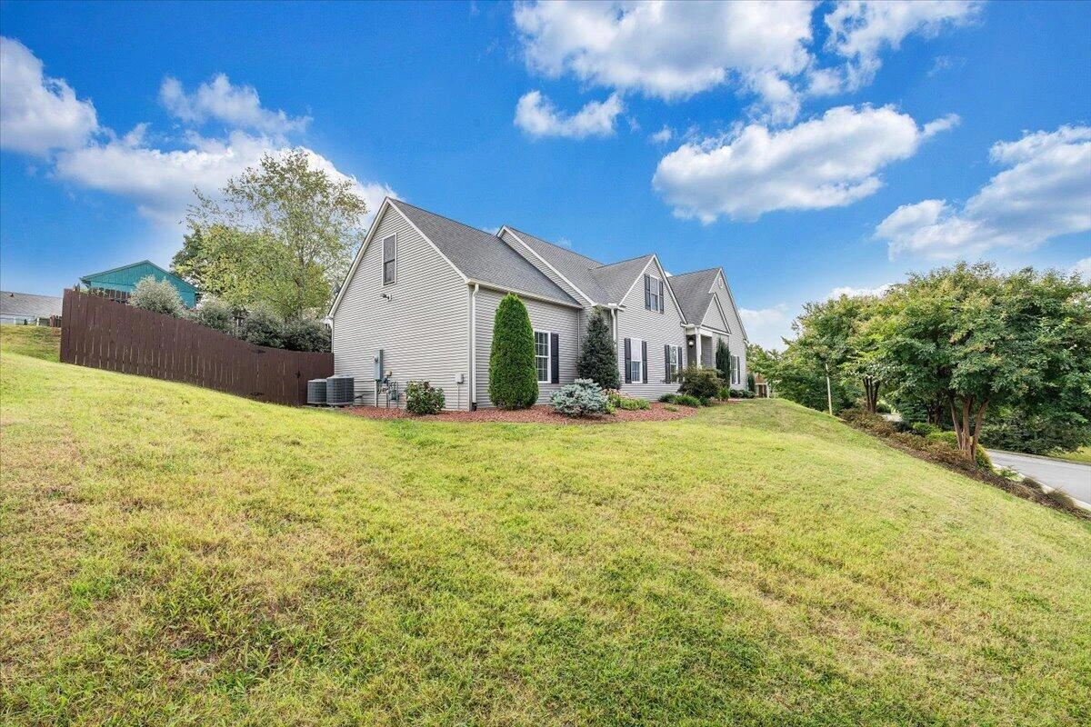 700 Bradford CIR - Photo 36