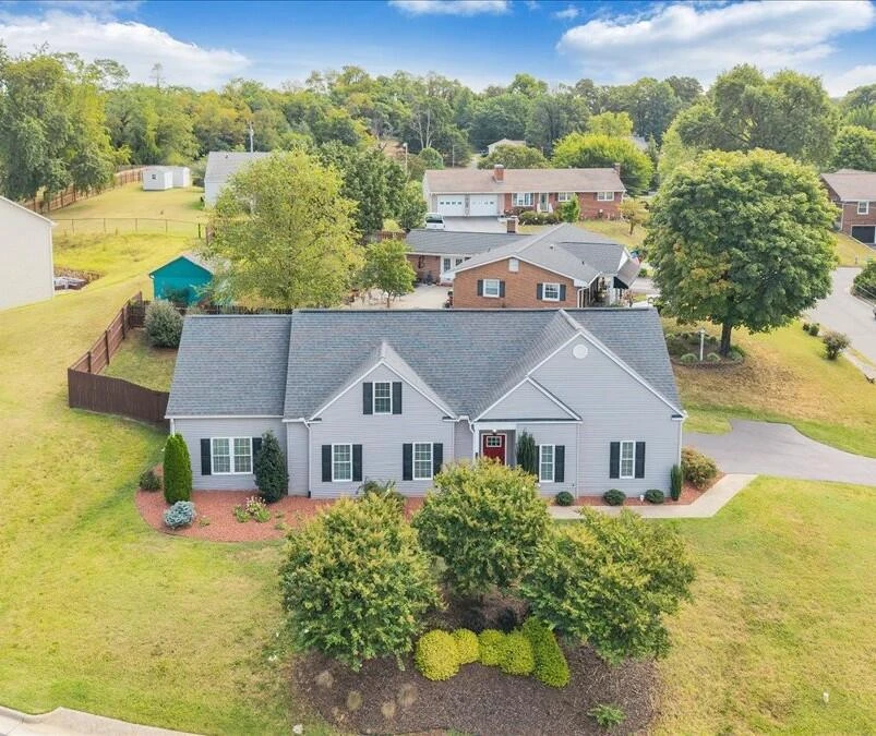 700 Bradford CIR - Photo 37