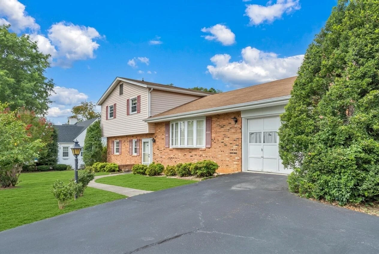 156 Manor ST - Photo 2