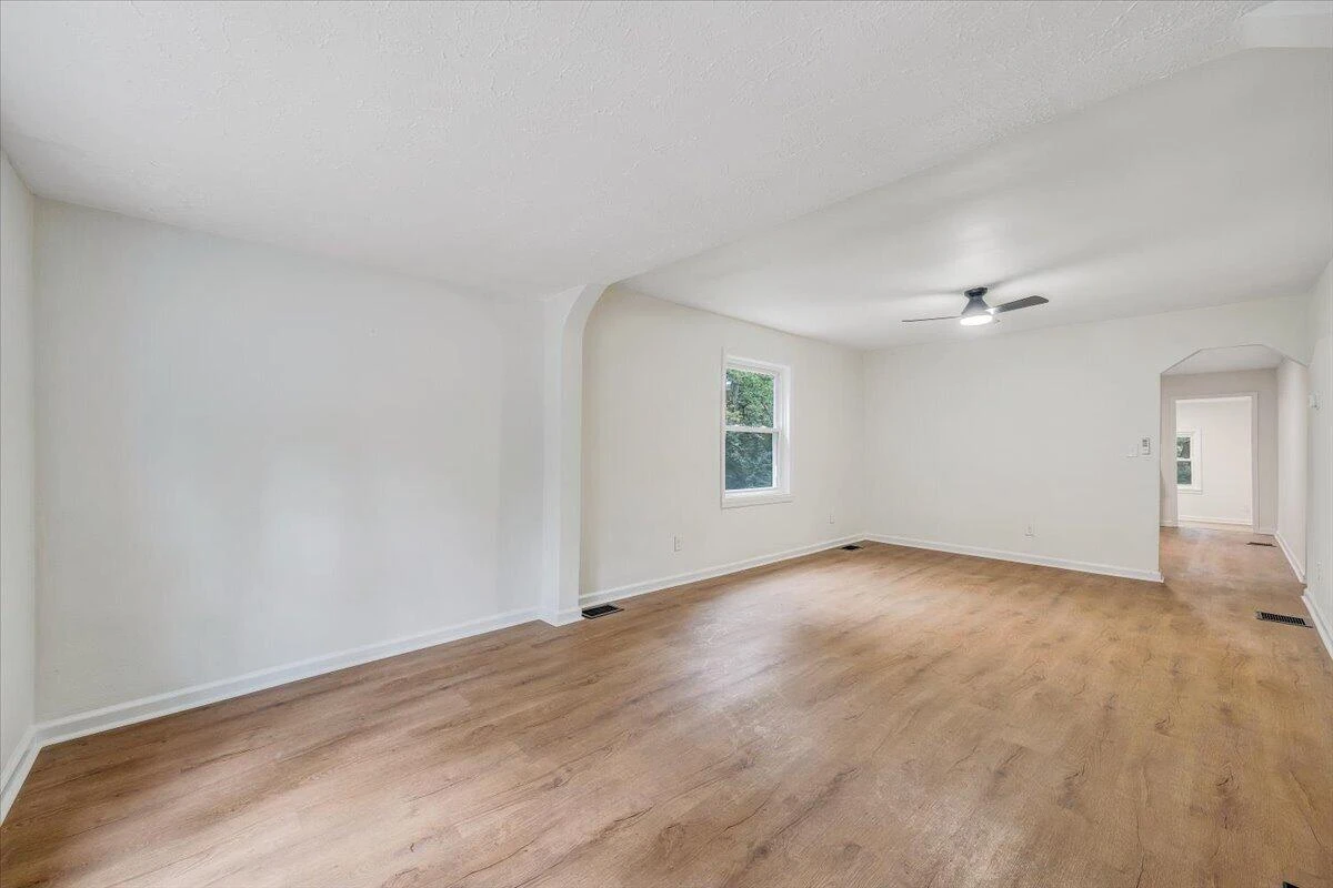 14377 Stewartsville RD - Photo 6