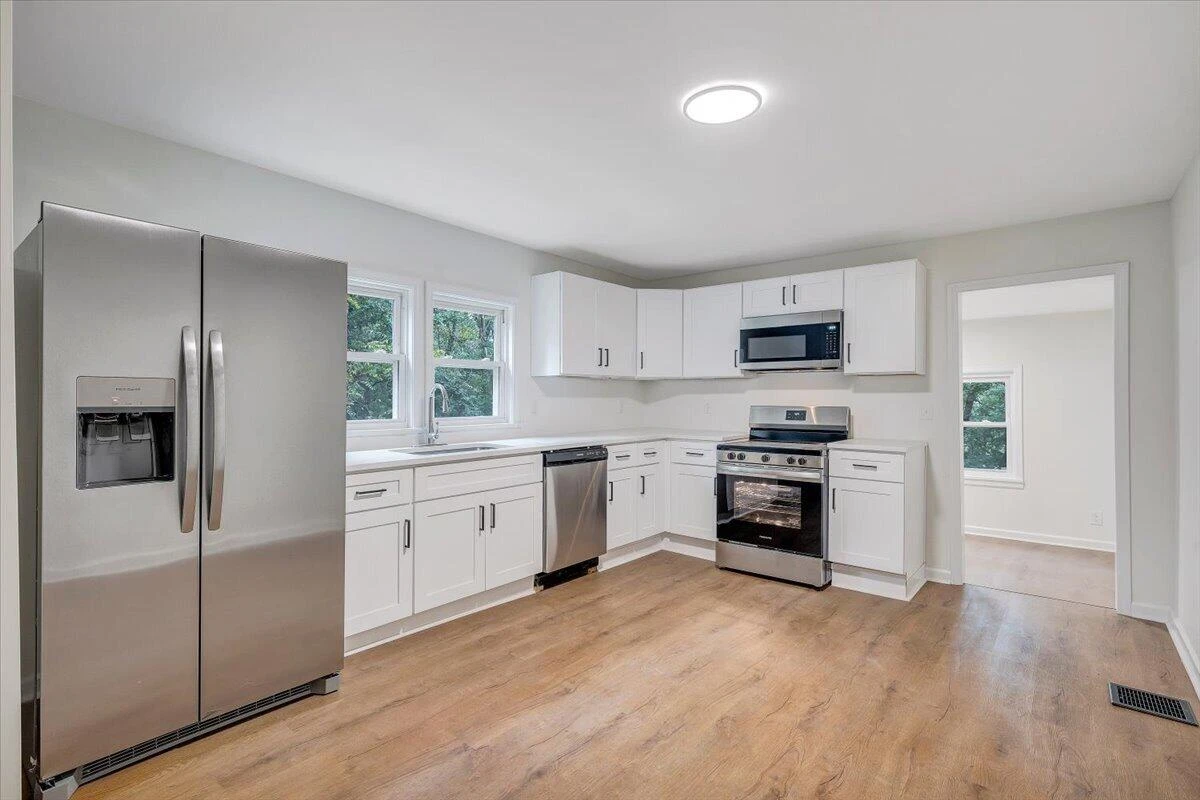 14377 Stewartsville RD - Photo 10