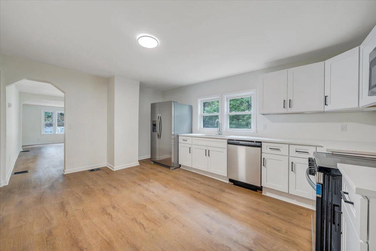 14377 Stewartsville RD - Photo 12