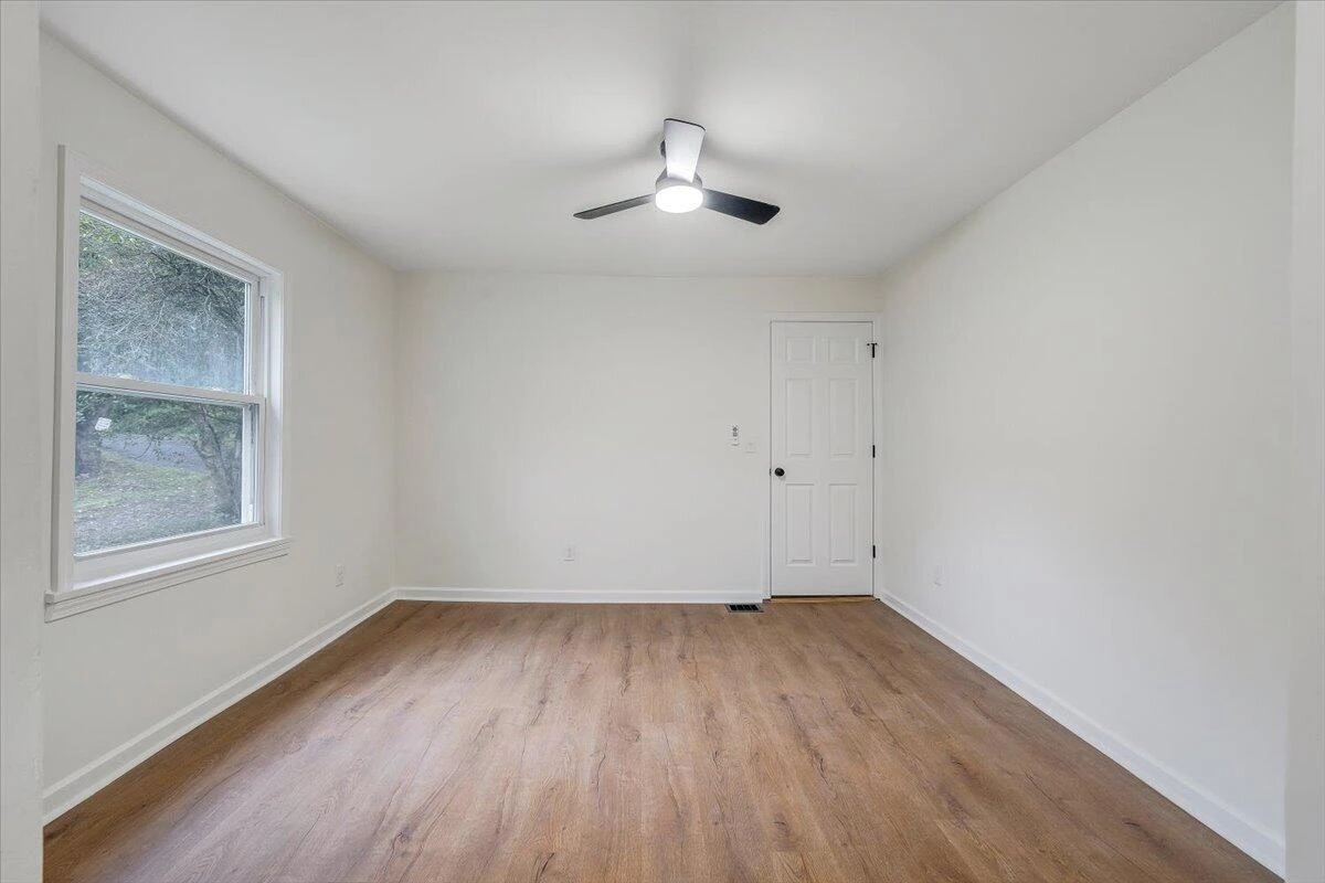 14377 Stewartsville RD - Photo 17