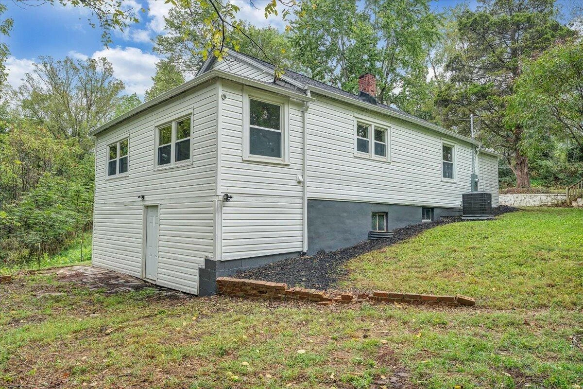 14377 Stewartsville RD - Photo 26