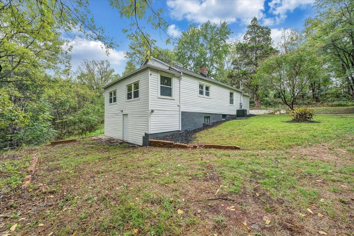14377 Stewartsville RD - Photo 27