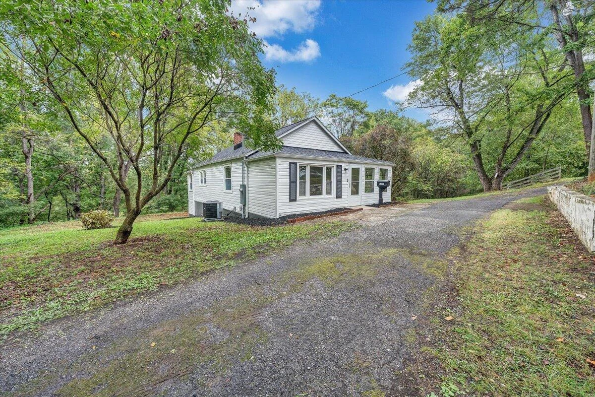 14377 Stewartsville RD - Photo 30