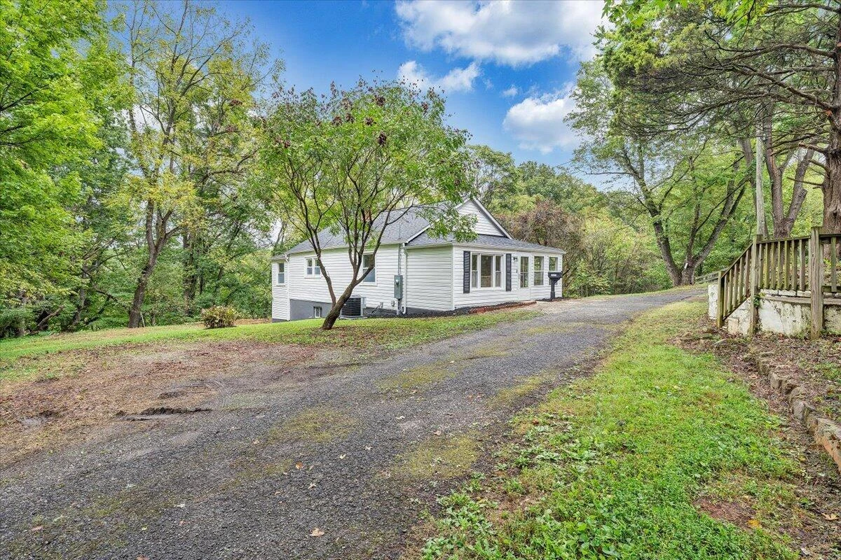 14377 Stewartsville RD - Photo 31