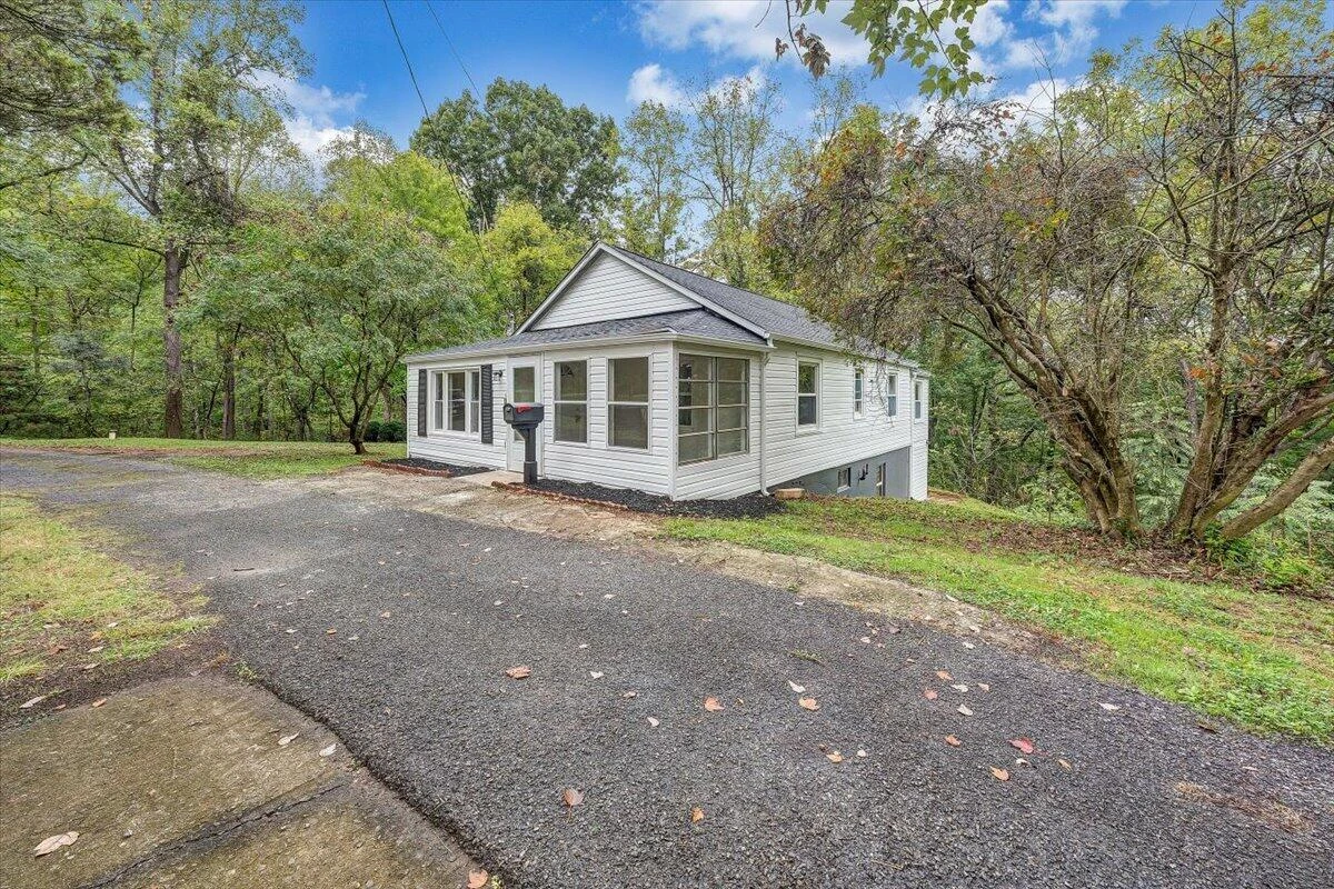 14377 Stewartsville RD - Photo 33