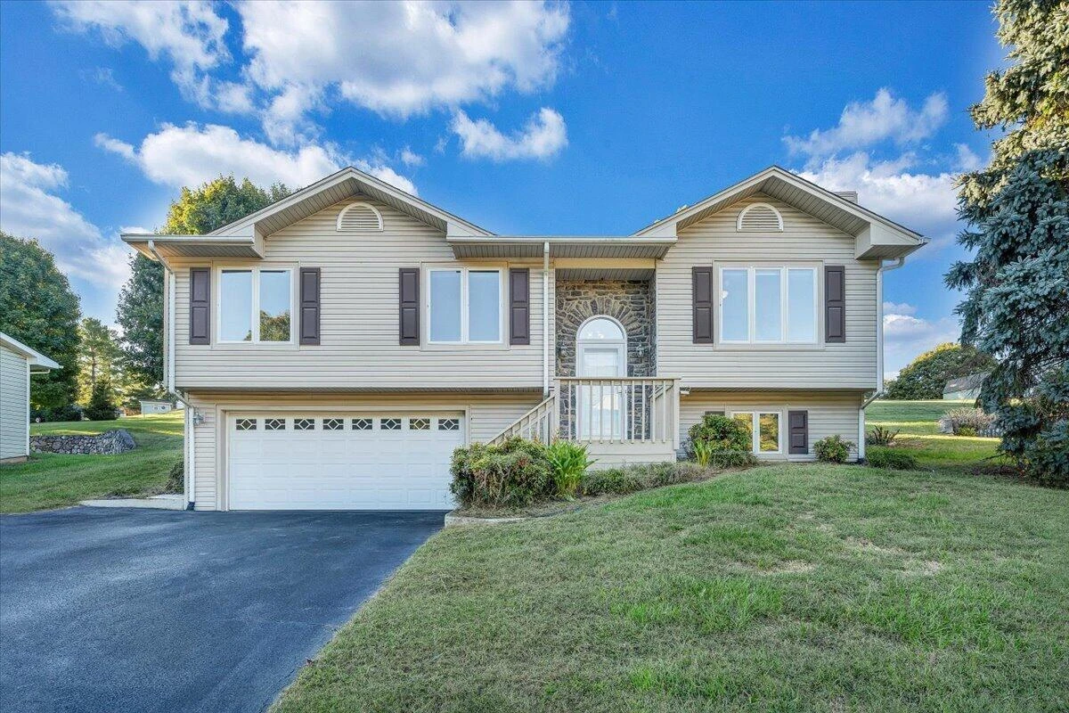 3831 Cundiff DR