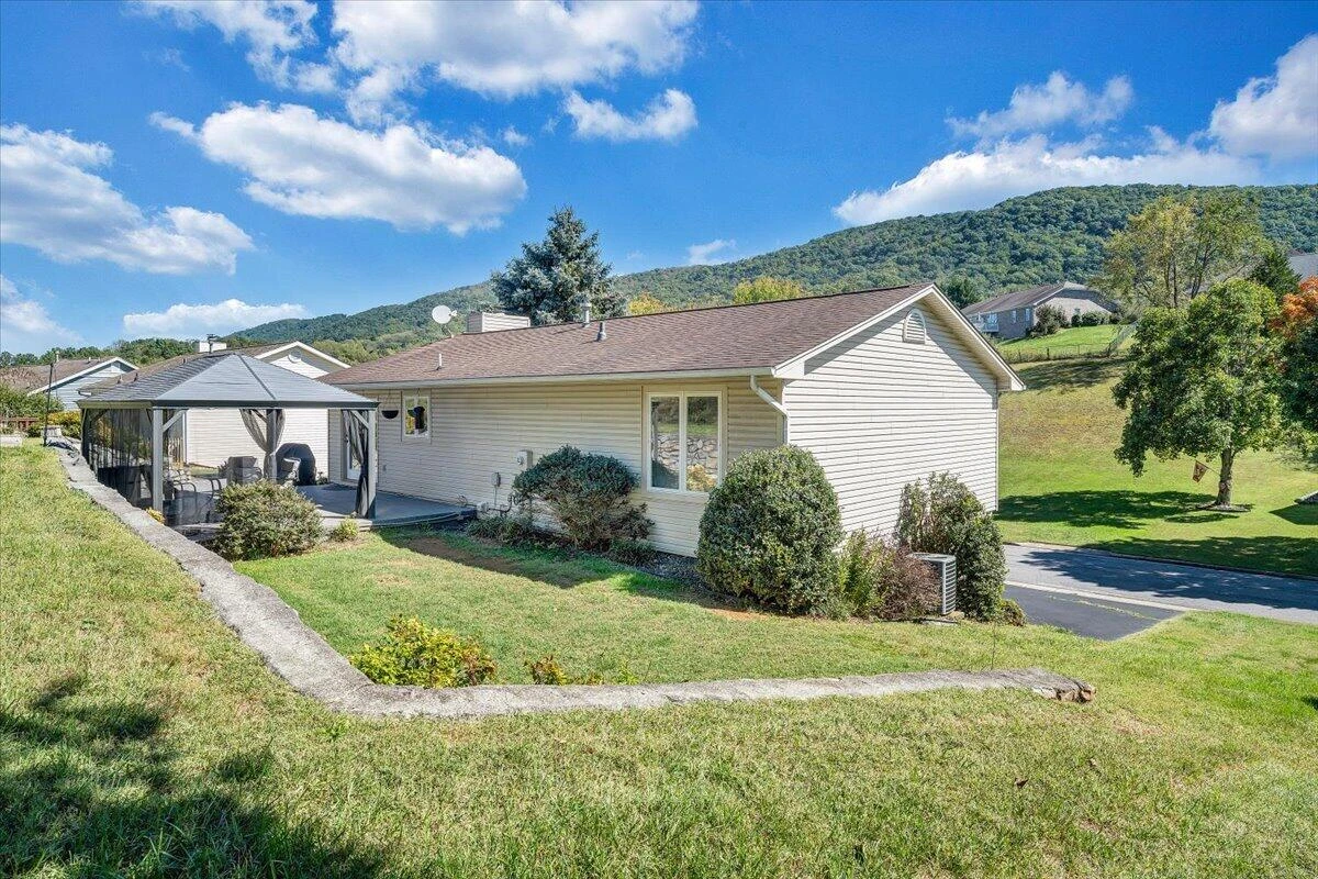 3831 Cundiff DR - Photo 29