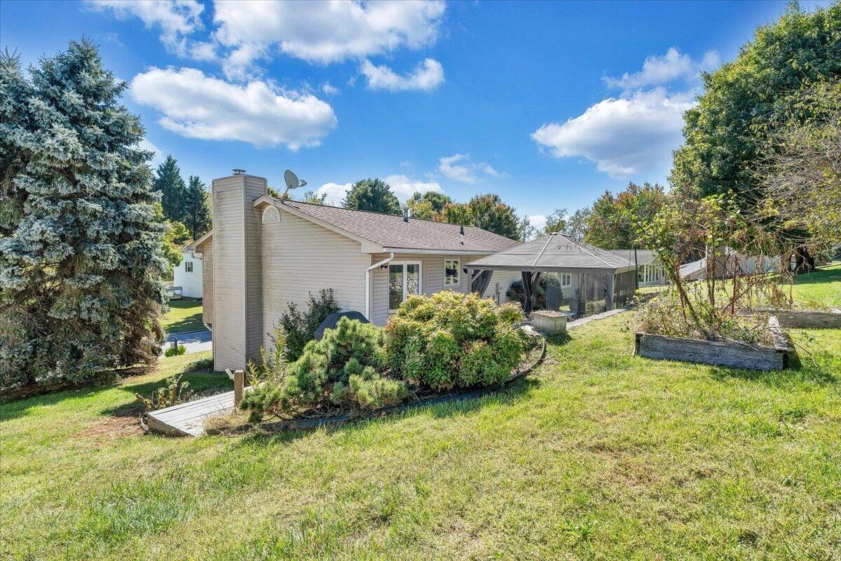 3831 Cundiff DR - Photo 32