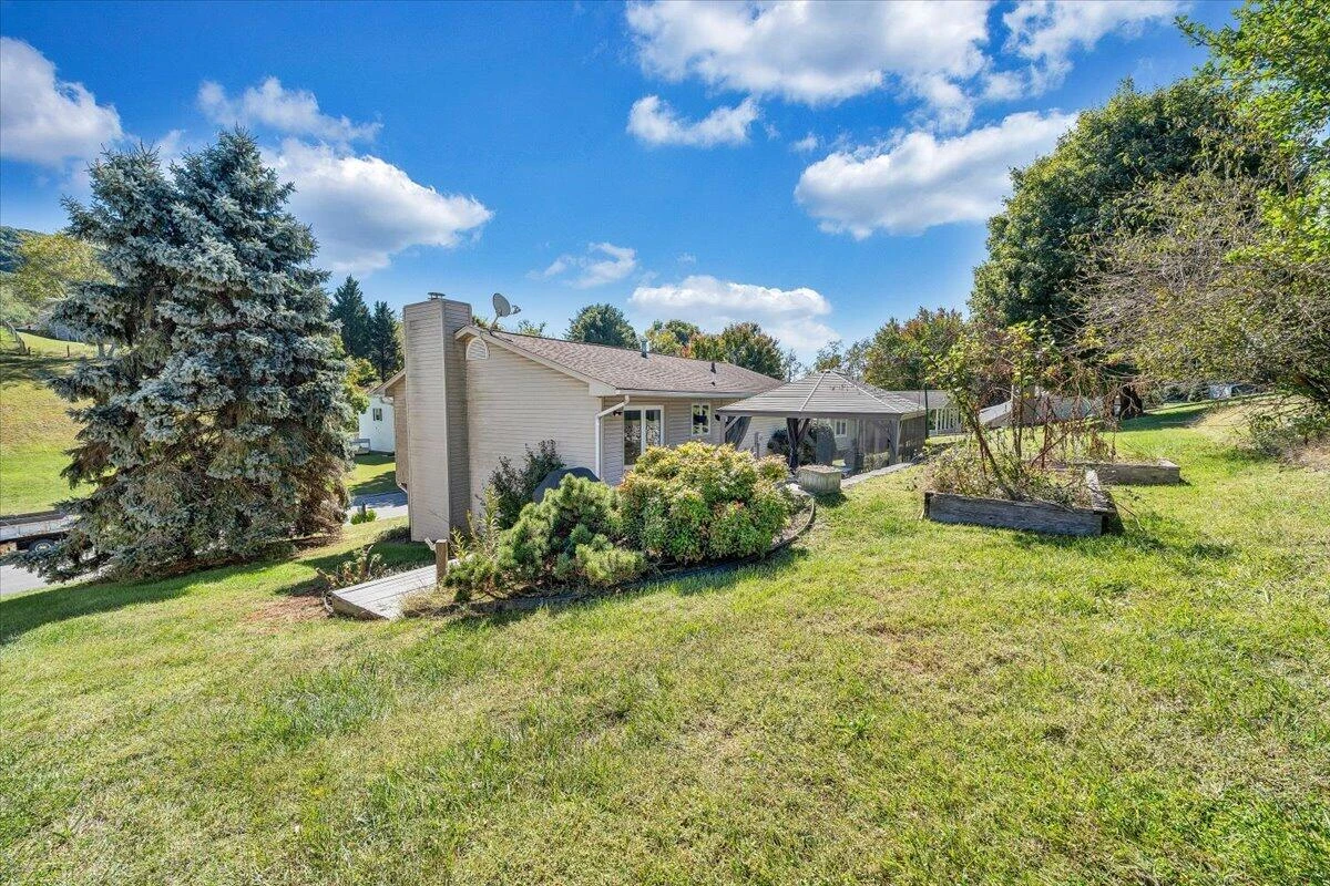 3831 Cundiff DR - Photo 33