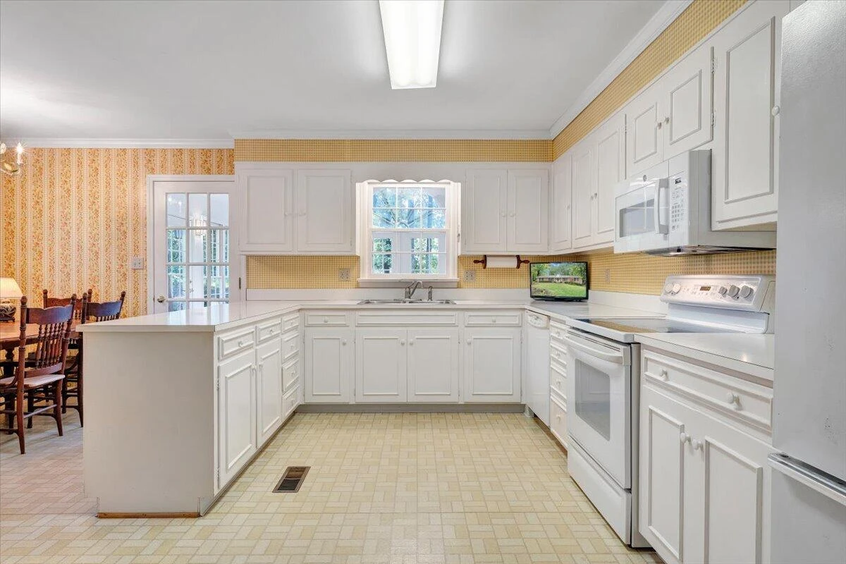 3010 Links Manor DR - Photo 7