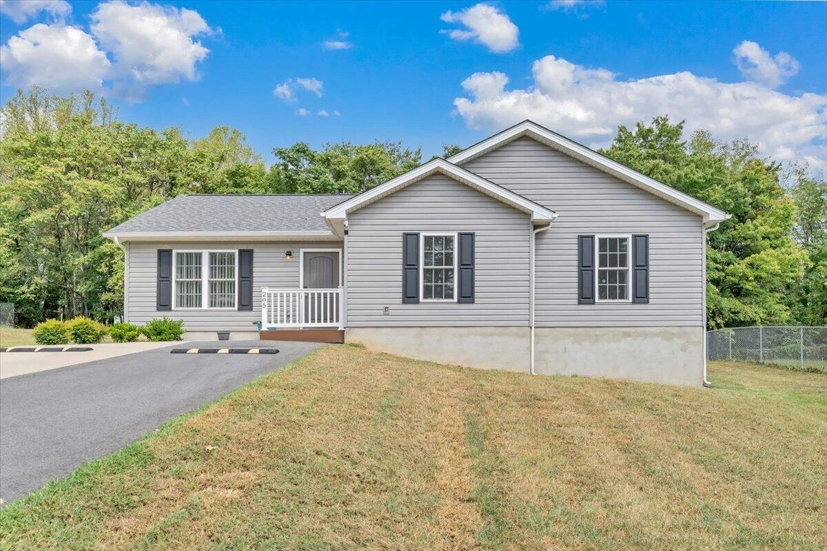 205 Rutledge CIR