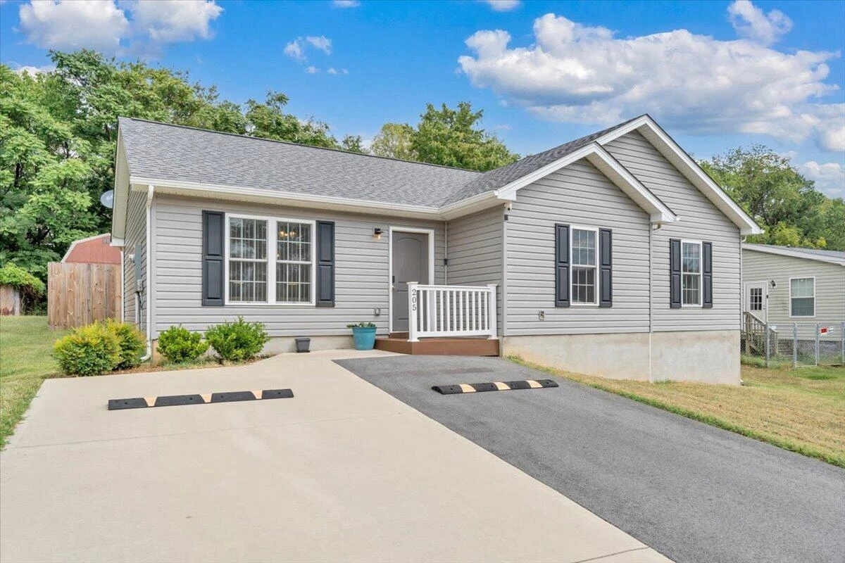 205 Rutledge CIR - Photo 2