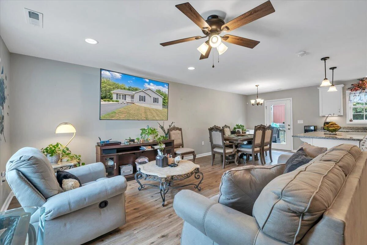 205 Rutledge CIR - Photo 4