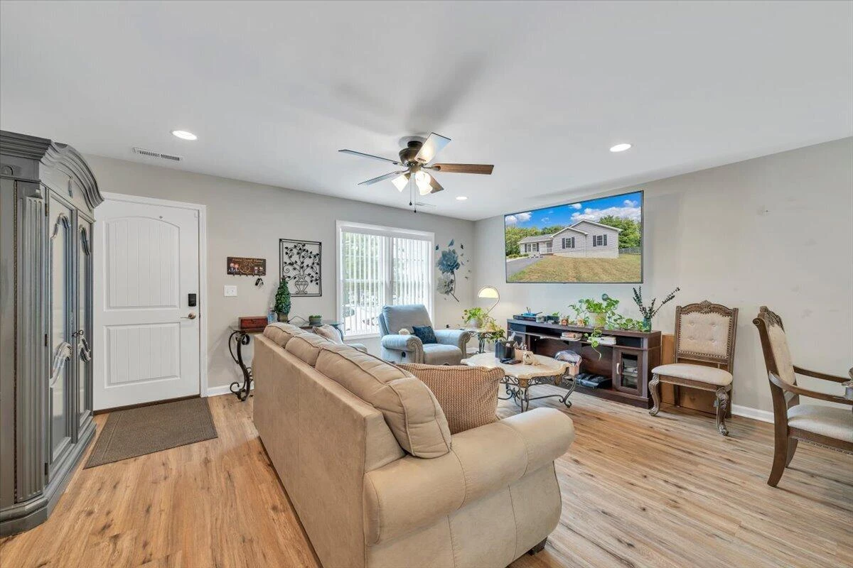 205 Rutledge CIR - Photo 5