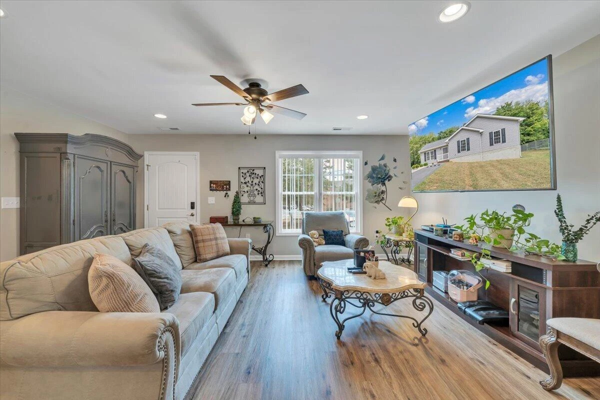 205 Rutledge CIR - Photo 6