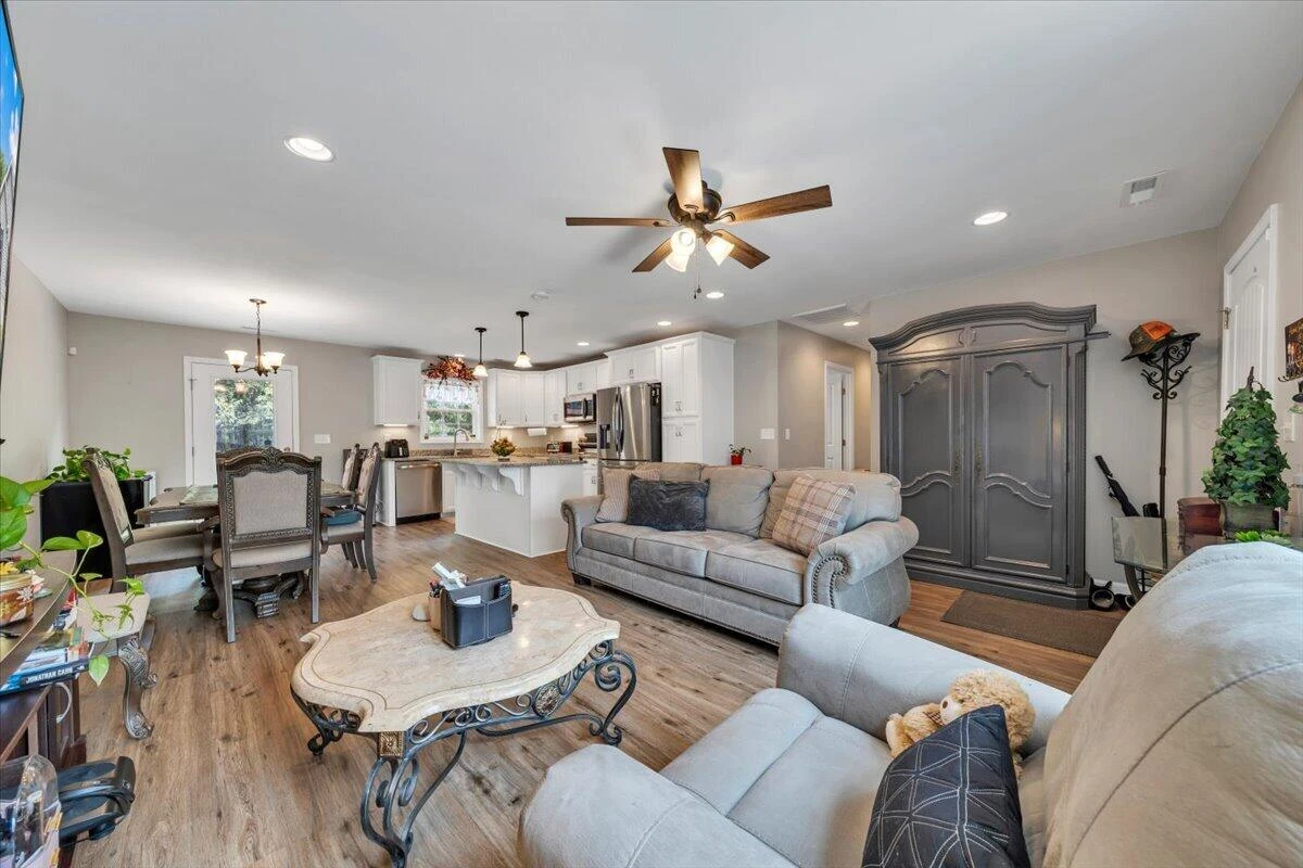 205 Rutledge CIR - Photo 8