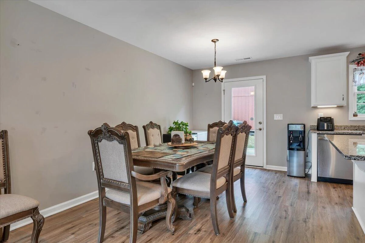 205 Rutledge CIR - Photo 9