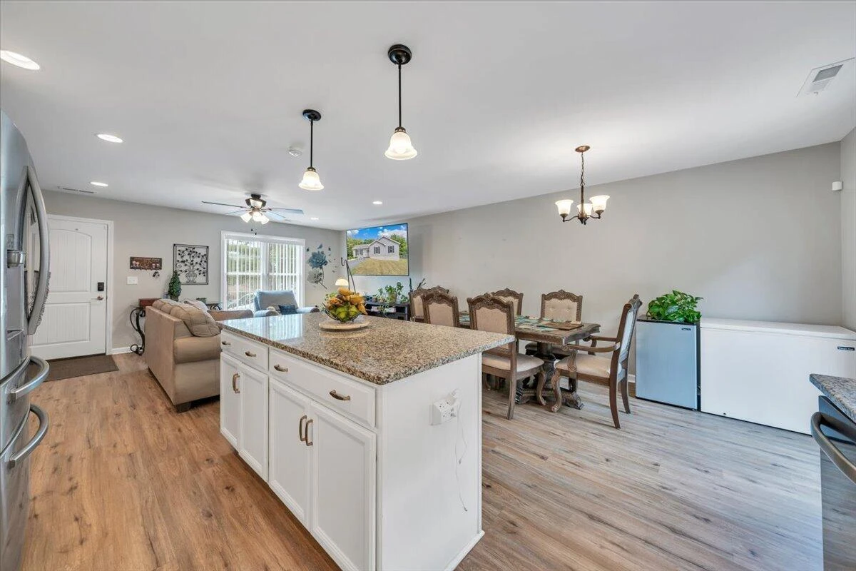205 Rutledge CIR - Photo 14