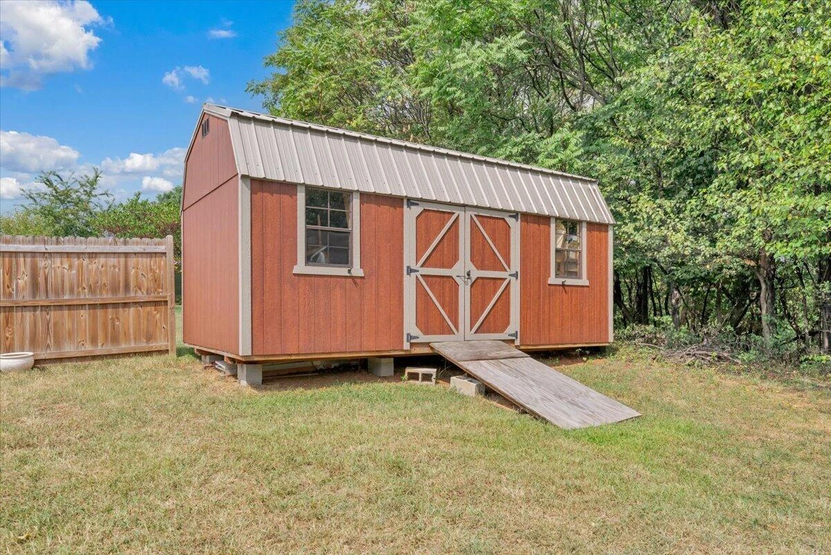 205 Rutledge CIR - Photo 24