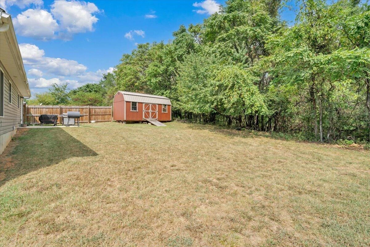 205 Rutledge CIR - Photo 28