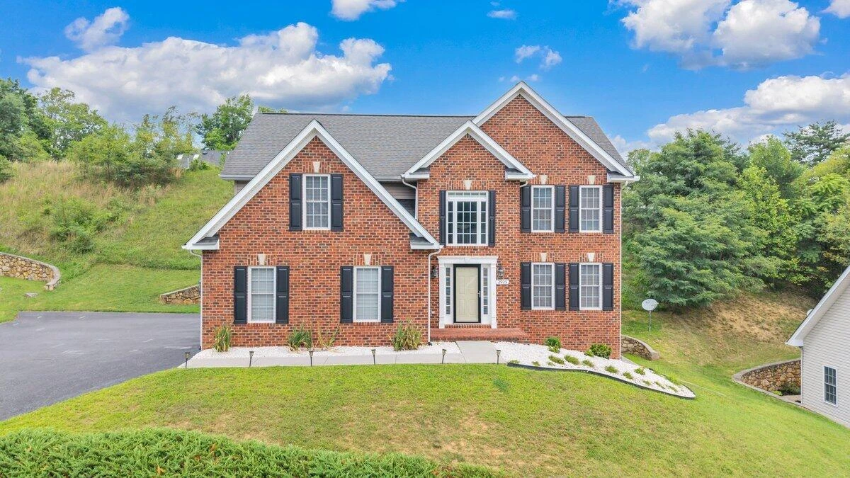 2925 Phillips Brook LN