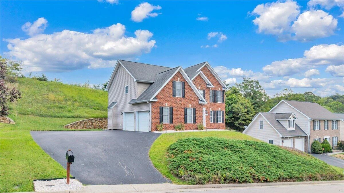 2925 Phillips Brook LN - Photo 2