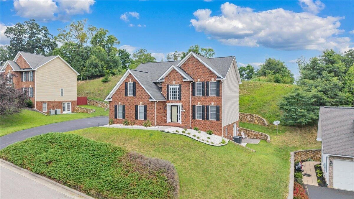 2925 Phillips Brook LN - Photo 3