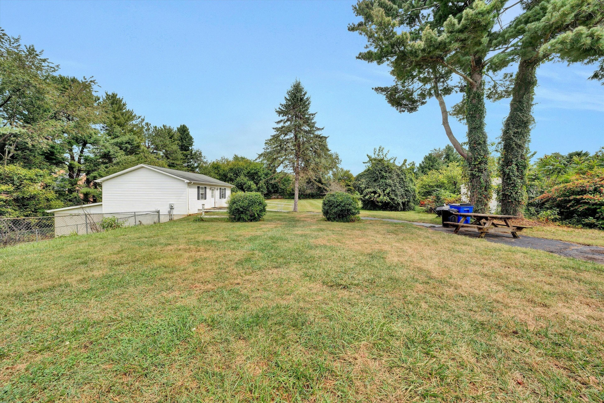 115 Lester ST NE - Photo 37