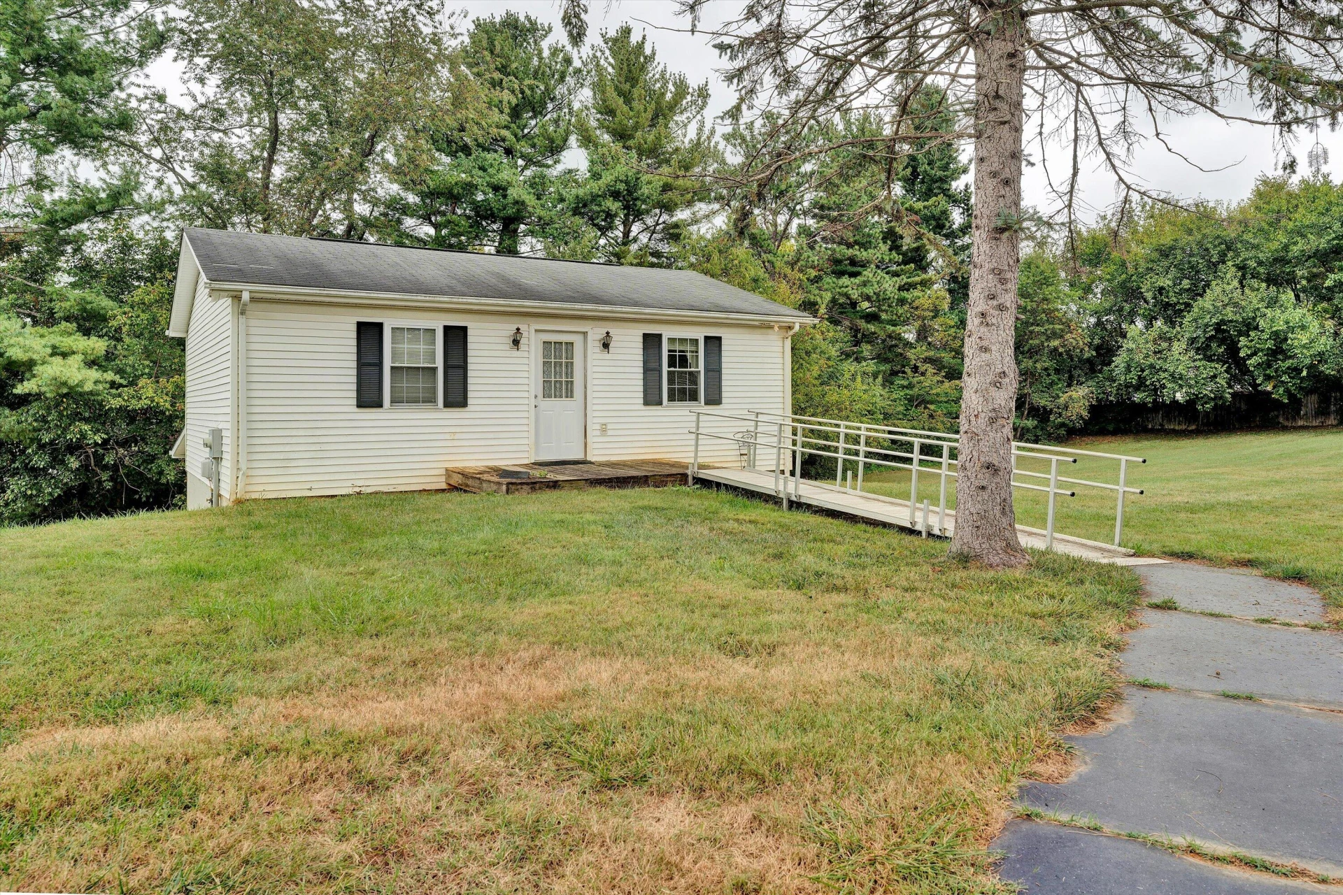 115 Lester ST NE - Photo 40