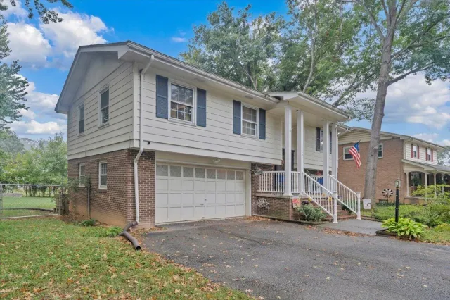 5168 N Lake DR, Roanoke, VA, 24019