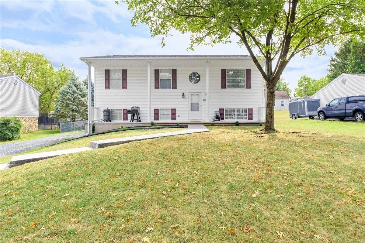 1210 Foxhill DR