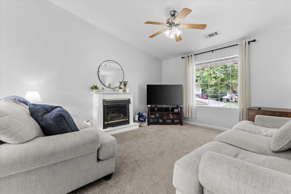 1210 Foxhill DR - Photo 2