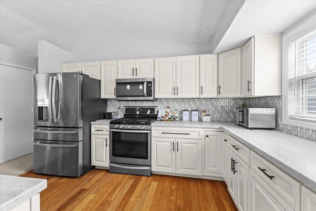1210 Foxhill DR - Photo 7