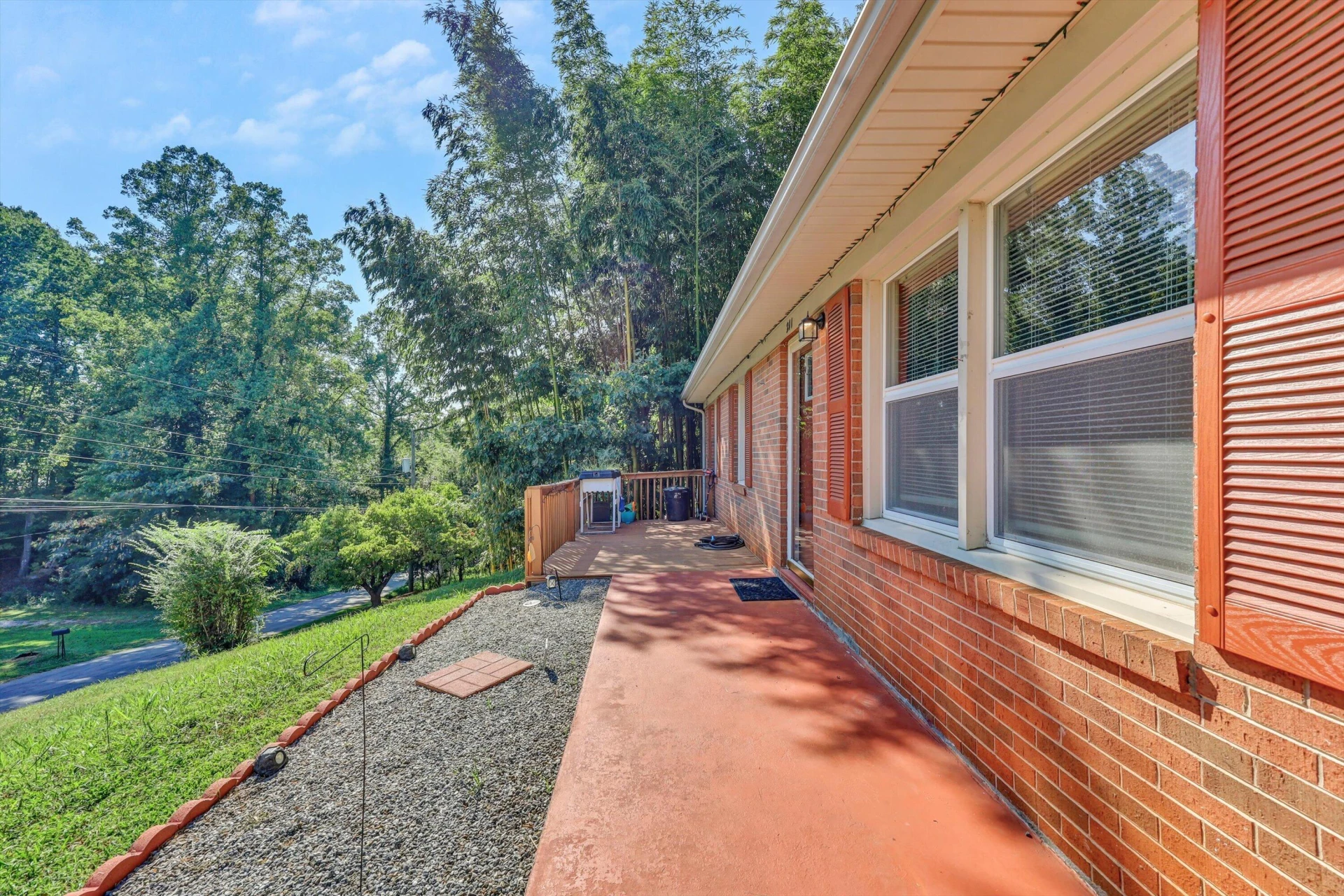 211 Maple DR - Photo 2