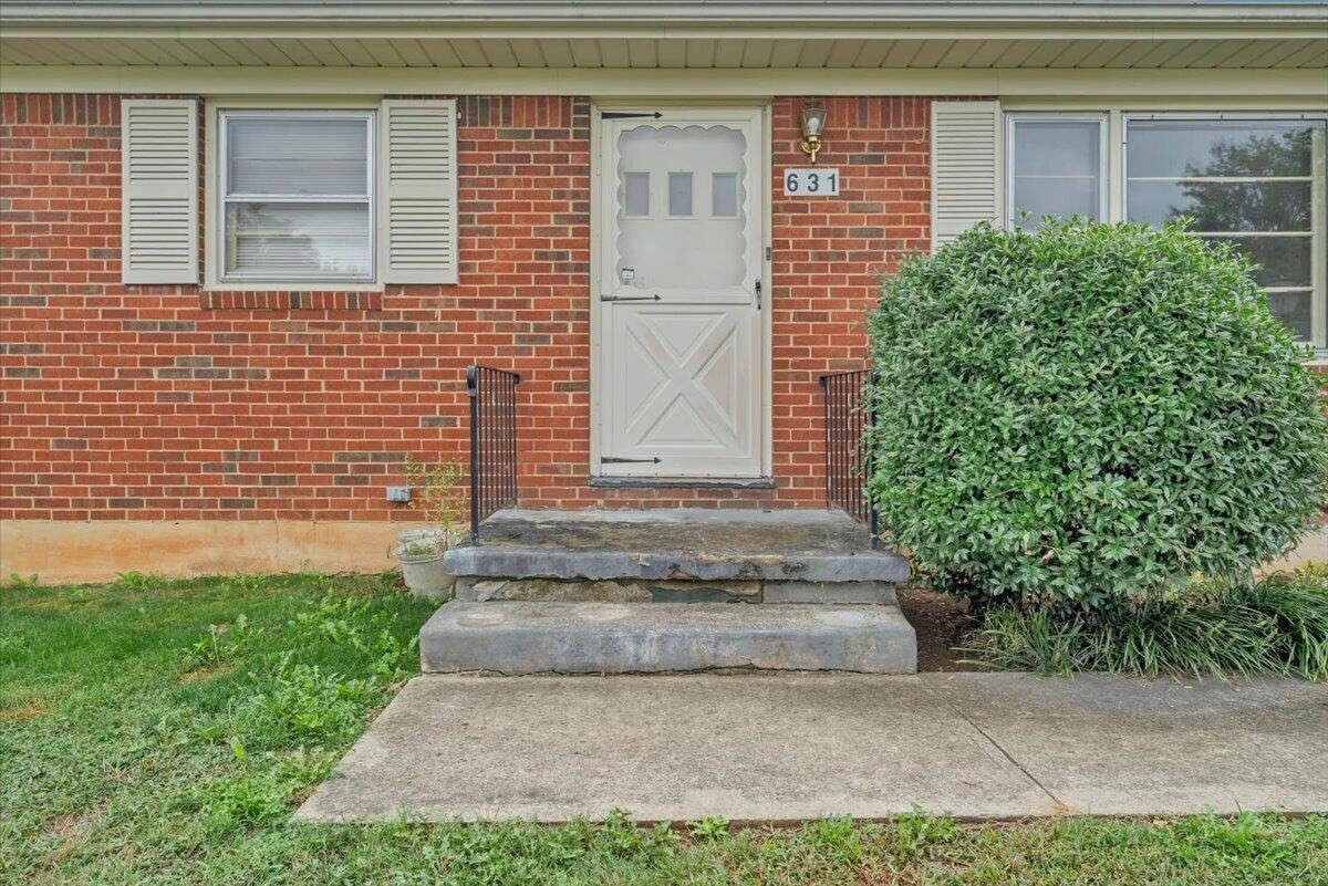631 Santee RD - Photo 2