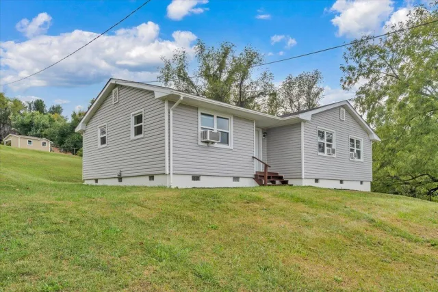 935 Depot ST NE, Christiansburg, VA, 24073