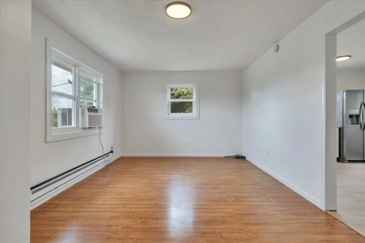 935 Depot ST NE - Photo 4