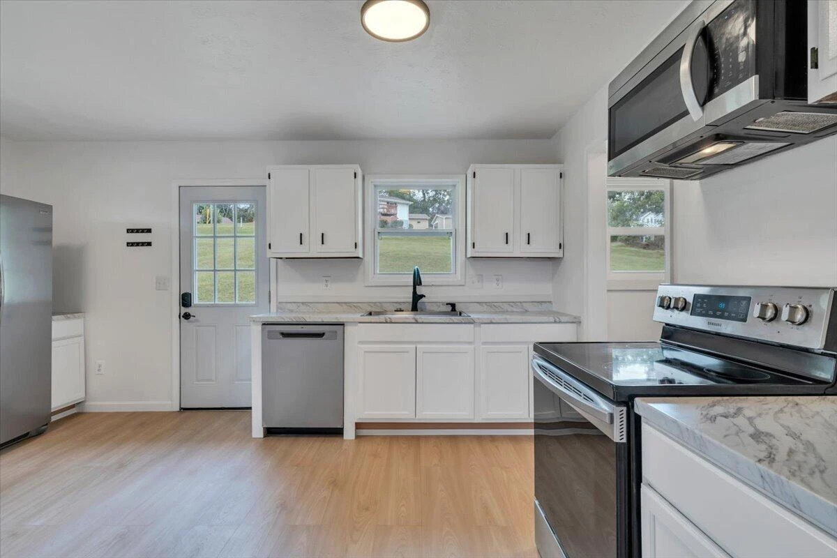 935 Depot ST NE - Photo 7