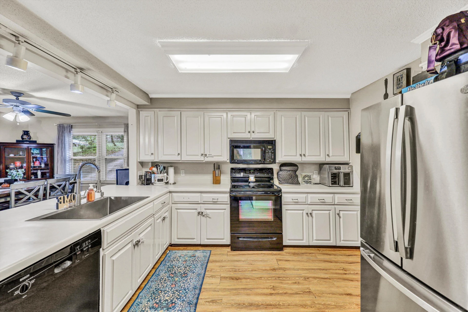 909 Hazelwood LN - Photo 4