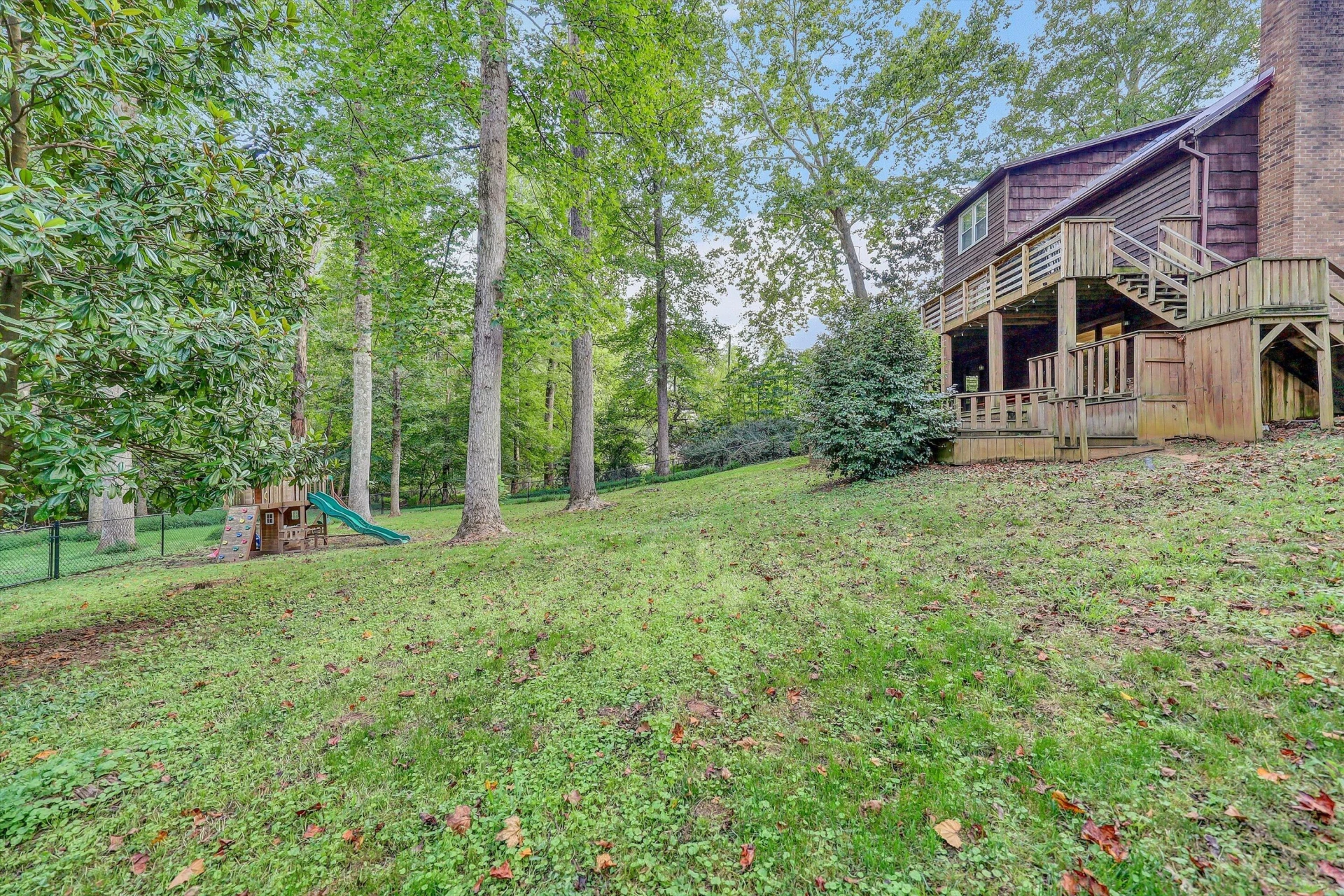 909 Hazelwood LN - Photo 5