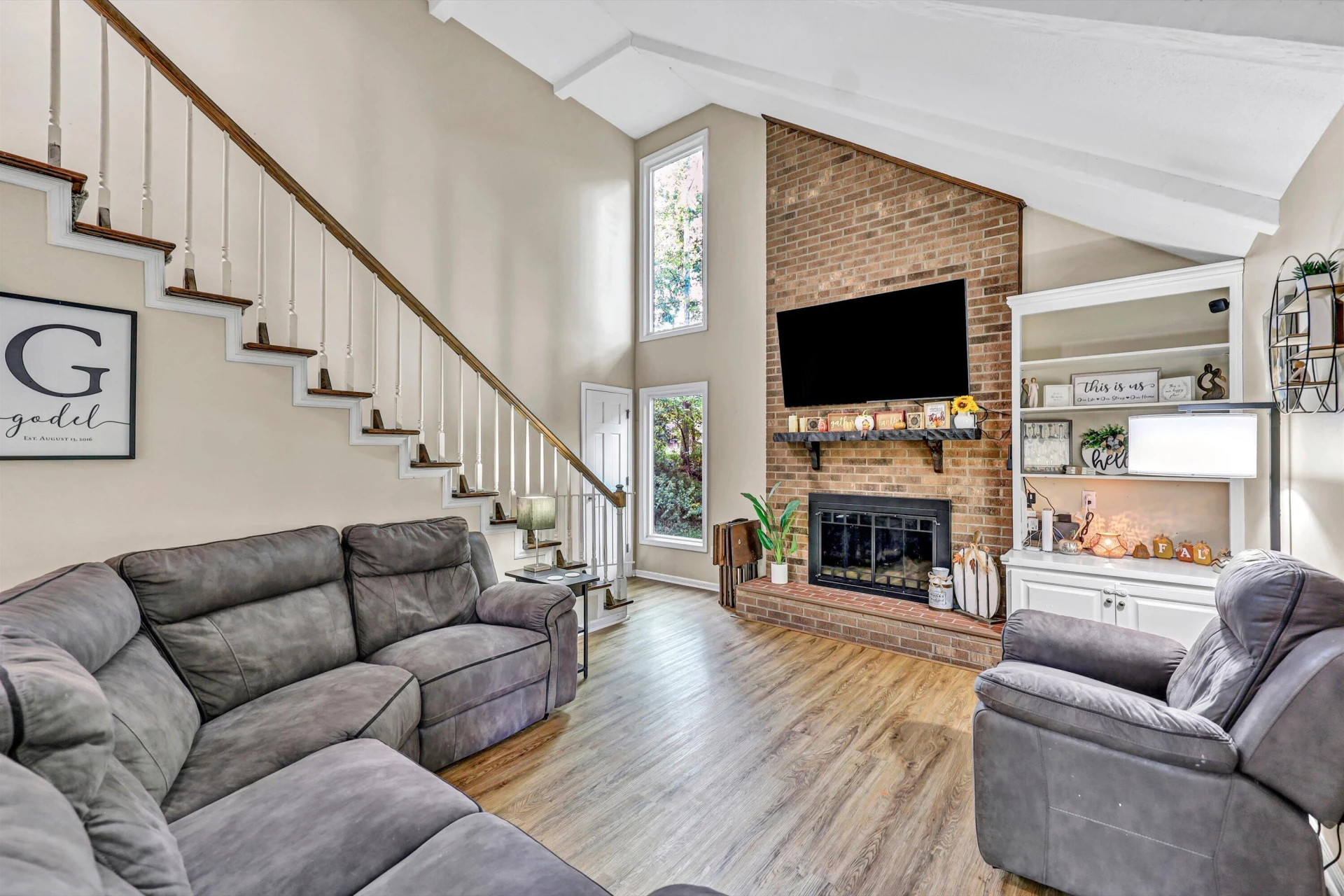 909 Hazelwood LN - Photo 9