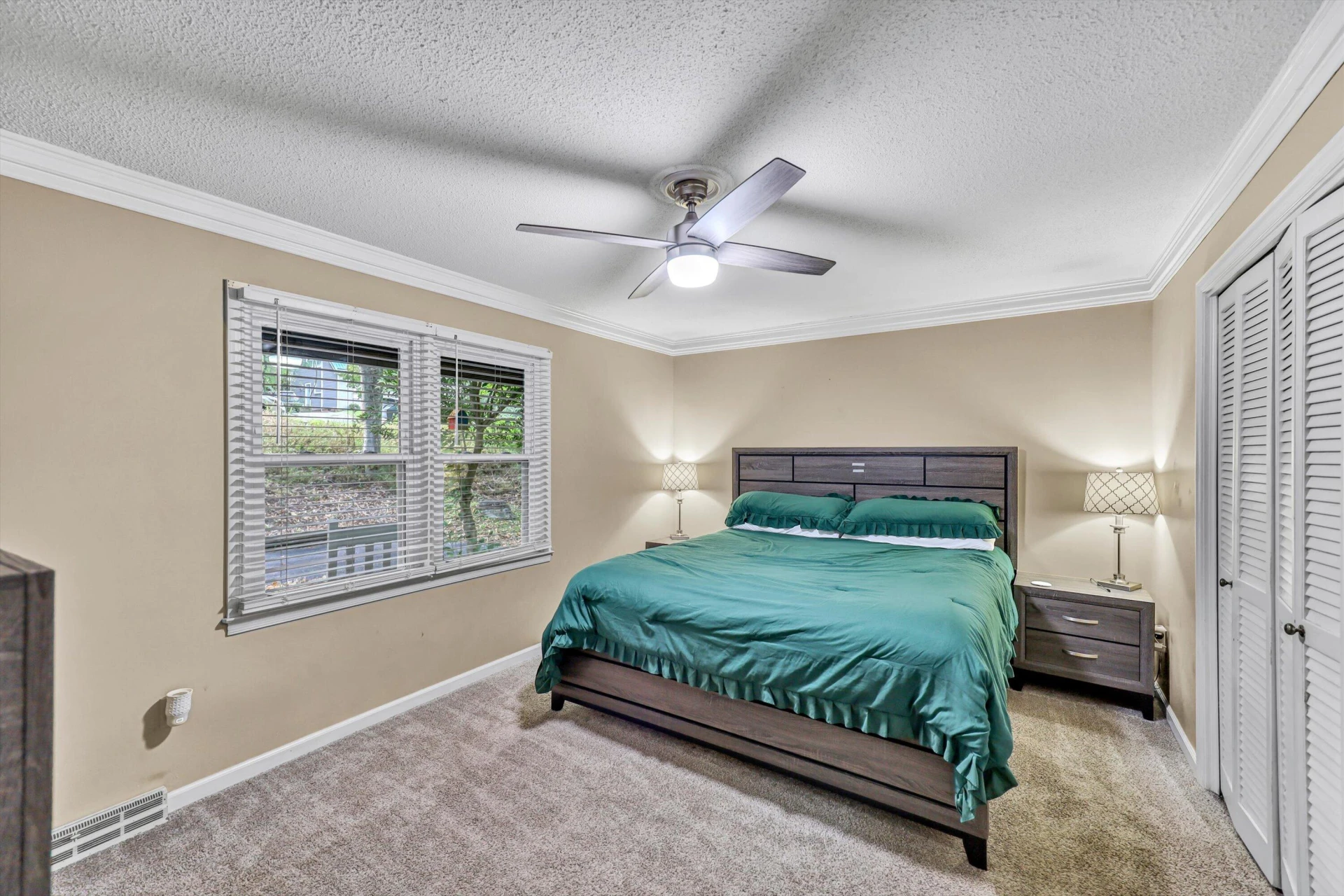 909 Hazelwood LN - Photo 12